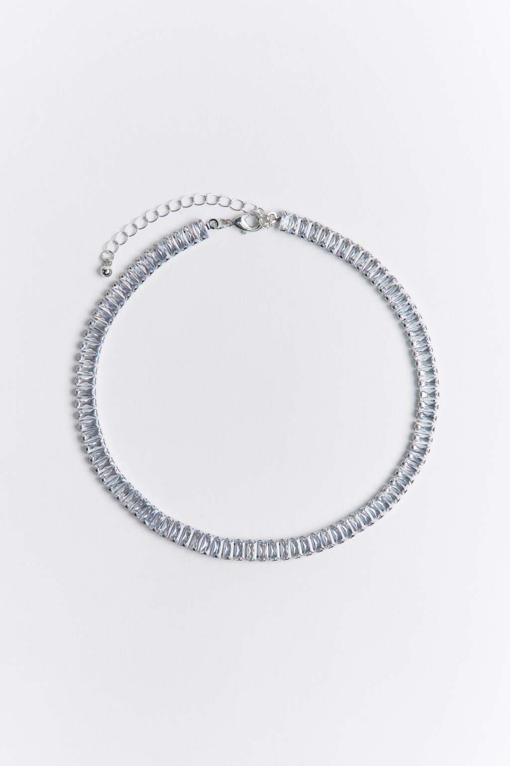 Колье-чокер серебристое с кристаллами - цвет серый - 2