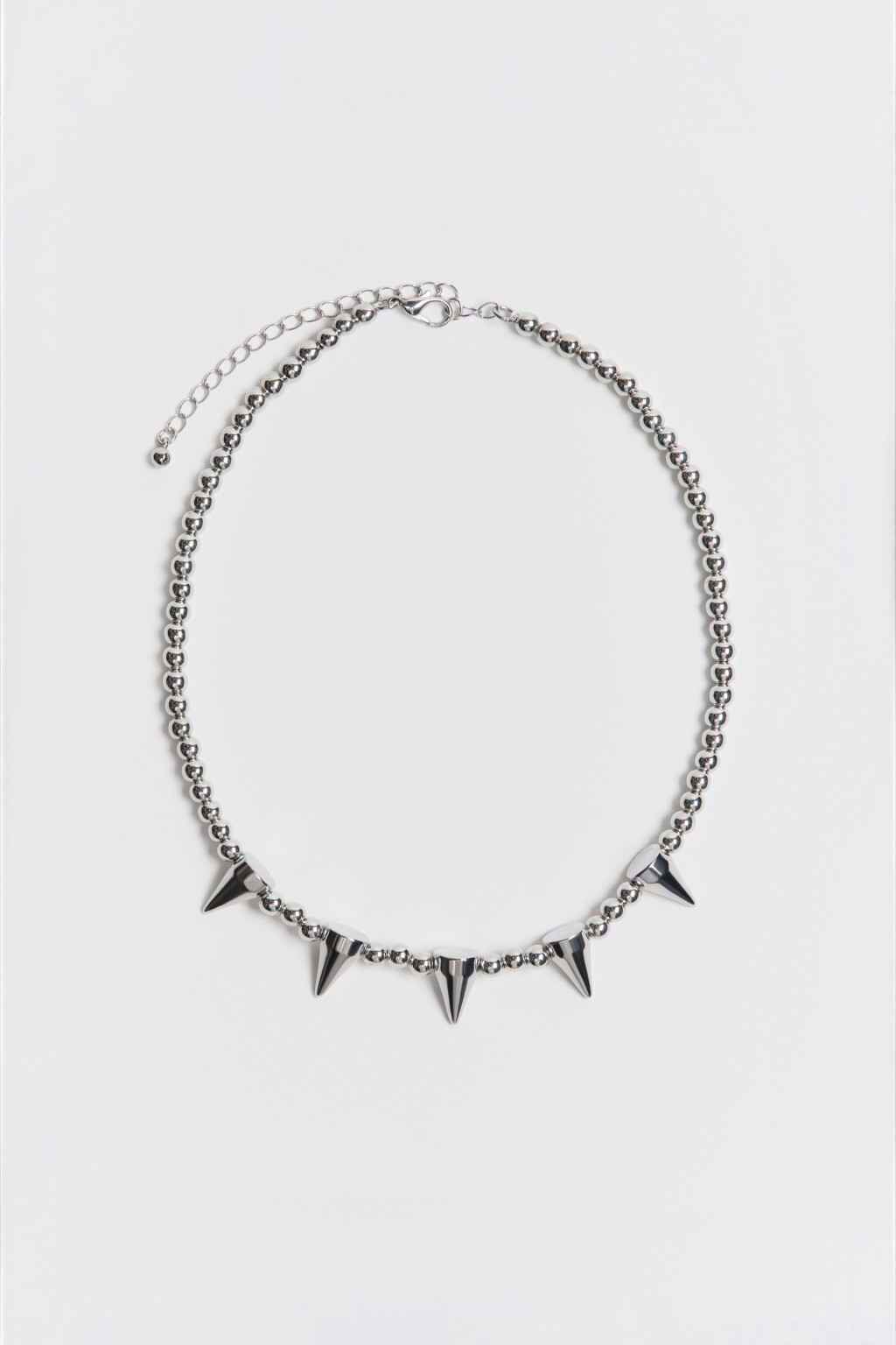 Колье с металлическим бисером и шипами - цвет серый - 1