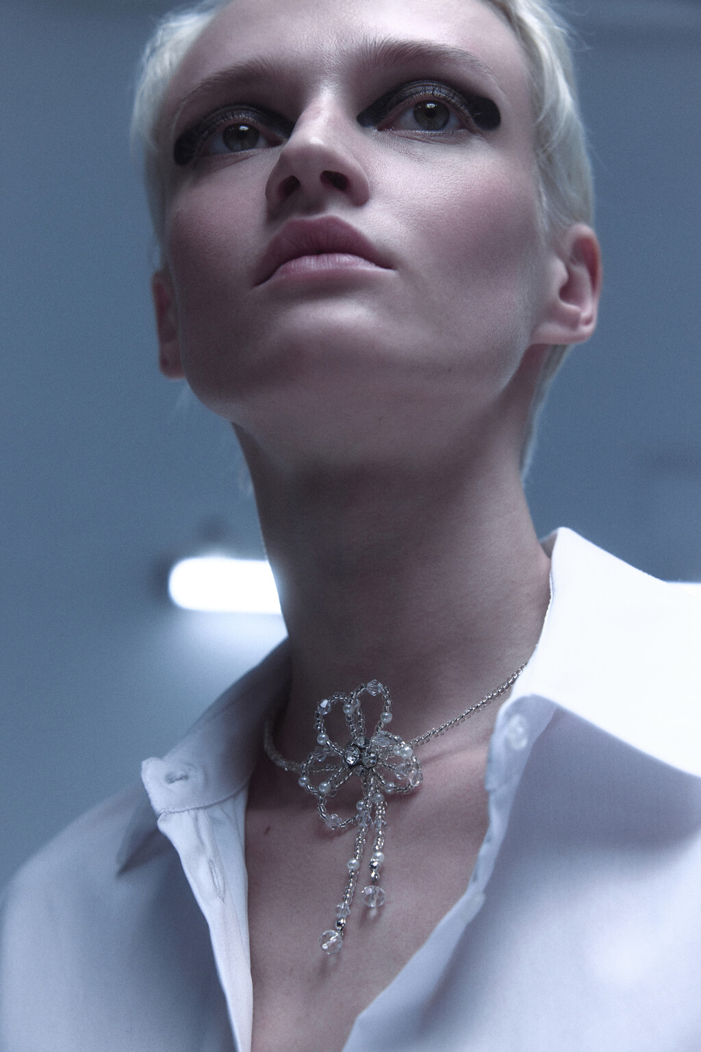 Колье-чокер с объемным цветком - цвет серый - 3