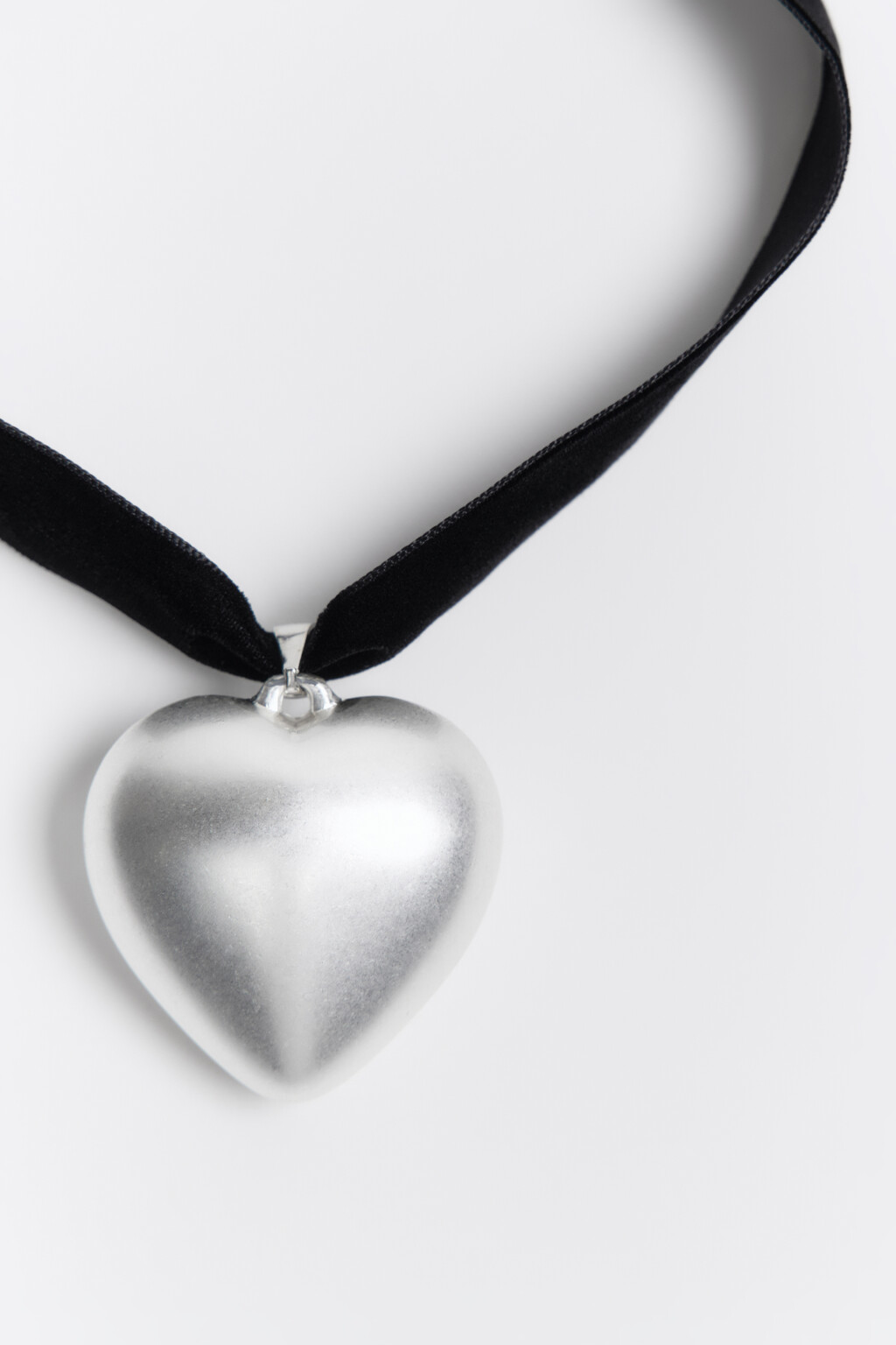 Чокер бархатный с объемным сердечком - цвет серый - 2