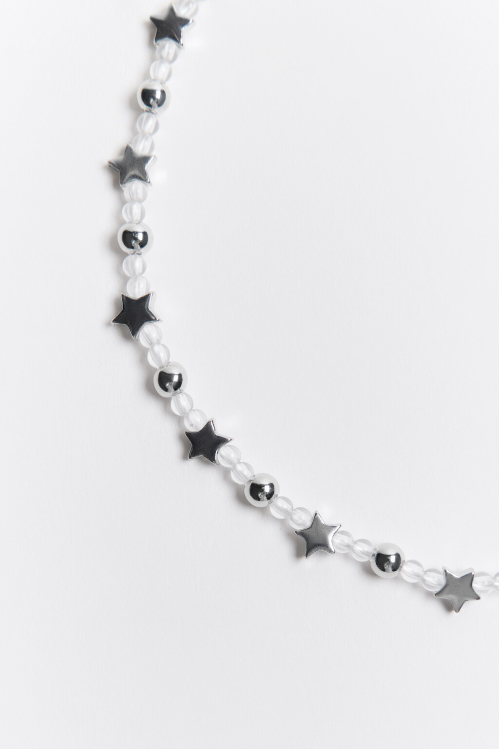 Цепочка на шею с бусинками и звездочками - цвет серый - 3
