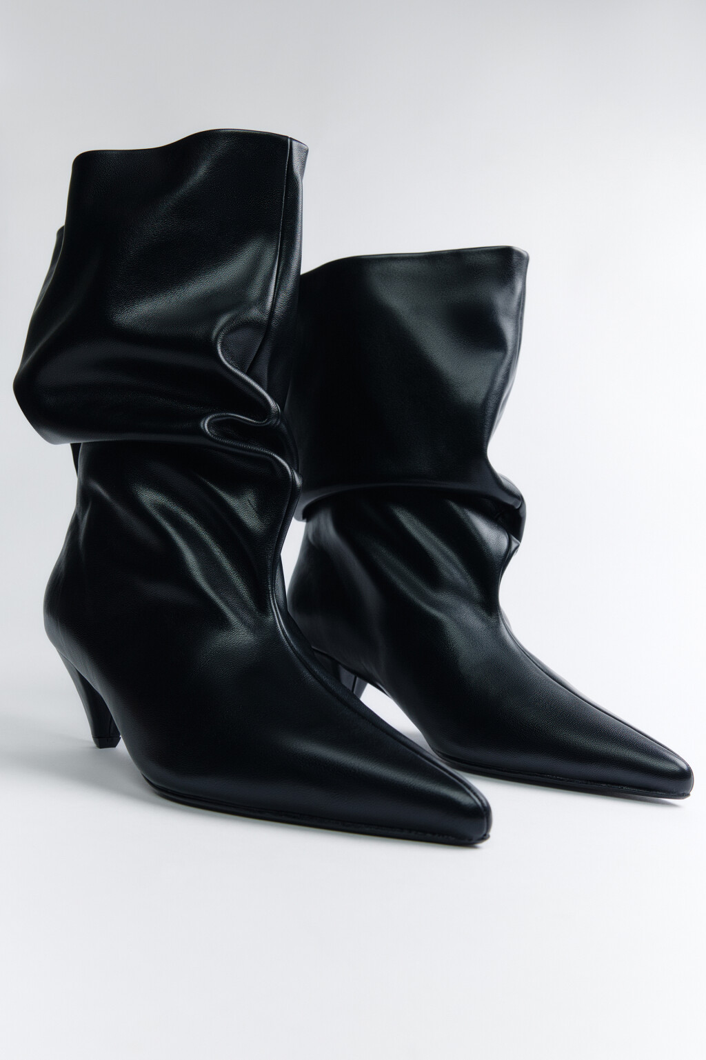 Сапоги на скошенном каблуке с широким голенищем - цвет черный - 5