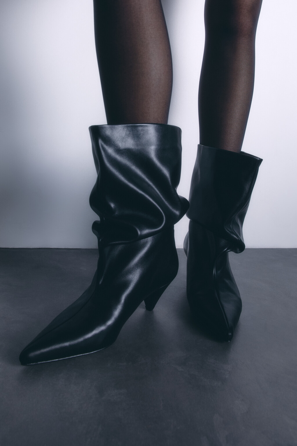 Сапоги на скошенном каблуке с широким голенищем - цвет черный - 7