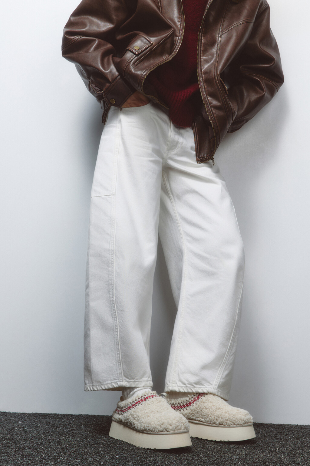 Ботинки-угги из искусственного меха с вышивкой - цвет молочный - 6