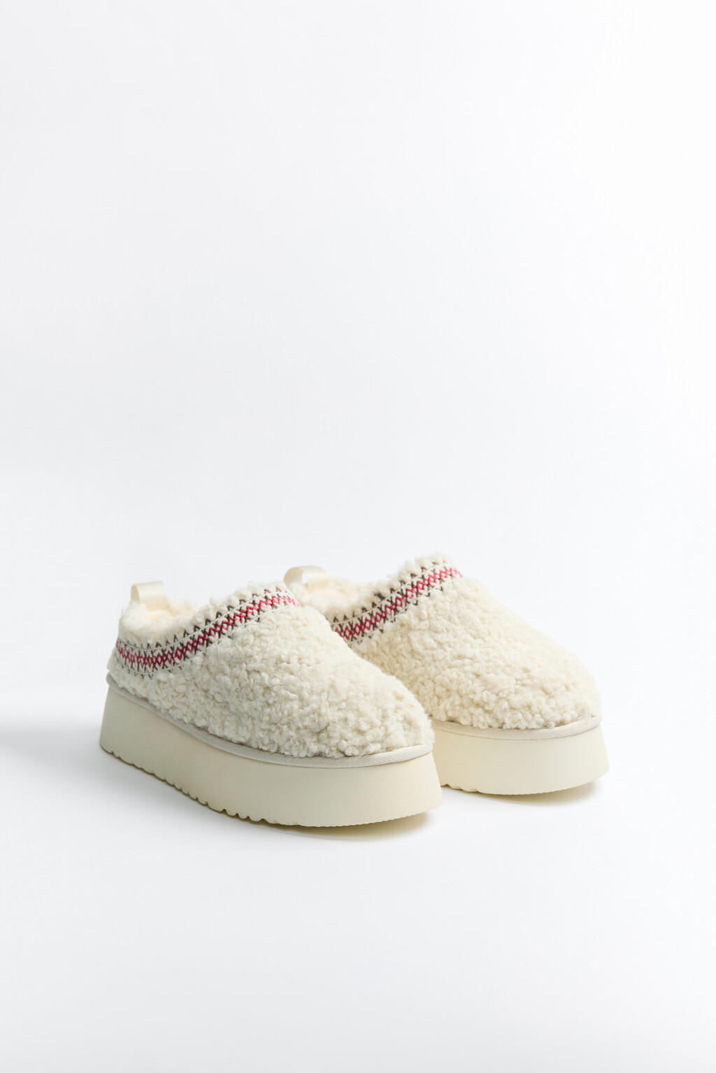 Ботинки-угги из искусственного меха с вышивкой - цвет молочный - 3