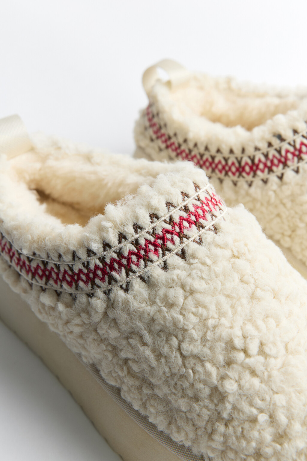 Ботинки-угги из искусственного меха с вышивкой - цвет молочный - 4
