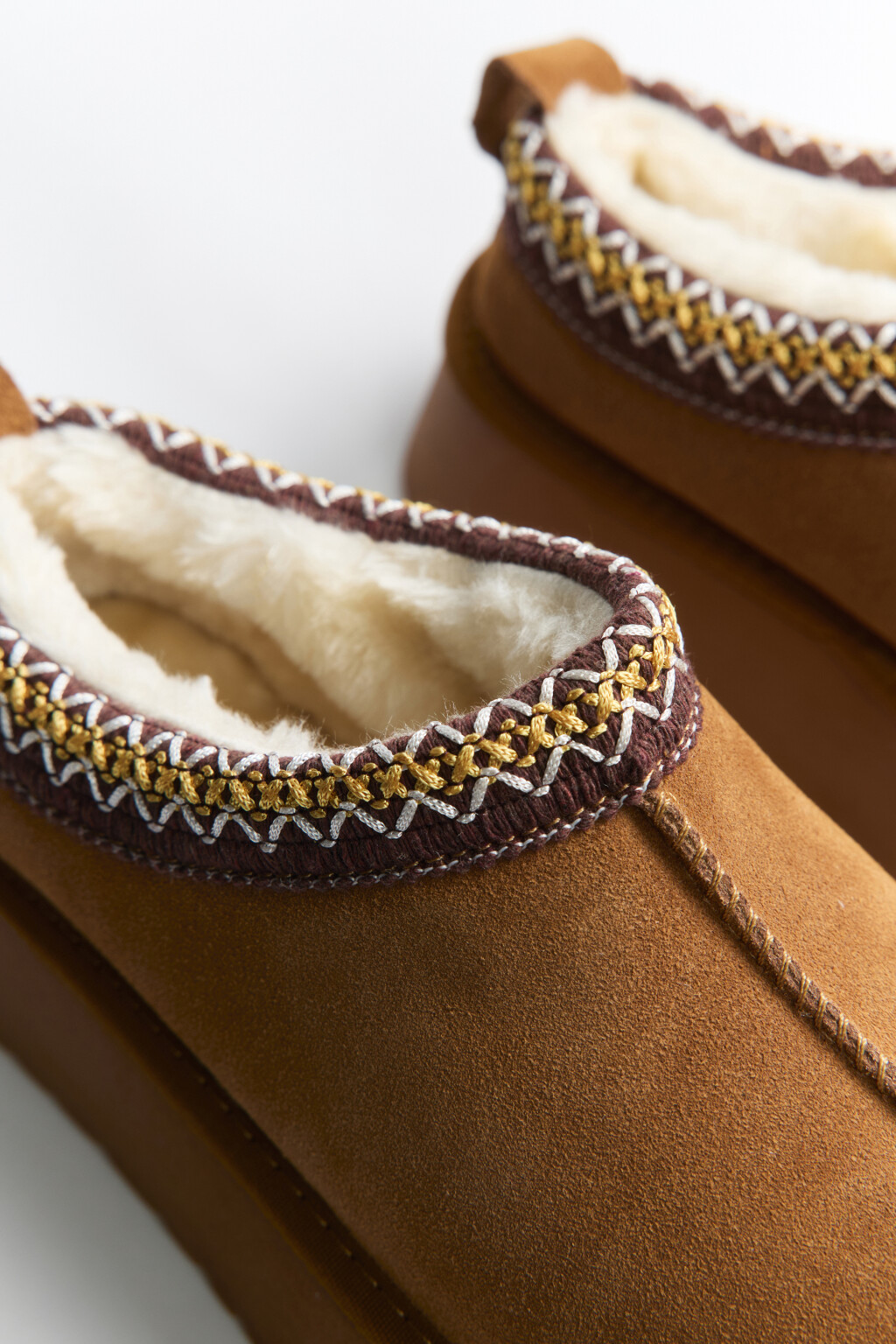 Ботинки-угги низкие из натуральной замши - цвет бежевый - 4