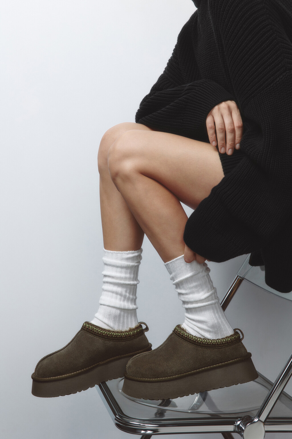 Ботинки-угги низкие замшевые с вышивкой - цвет зеленый - 6