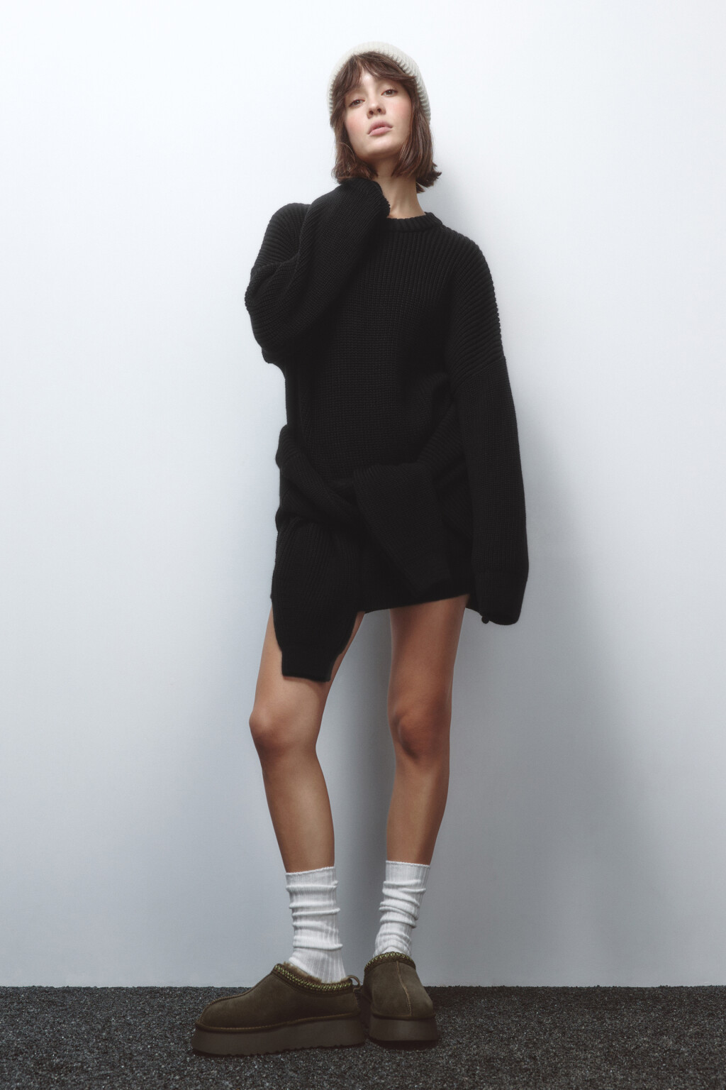 Ботинки-угги низкие замшевые с вышивкой - цвет зеленый - 7