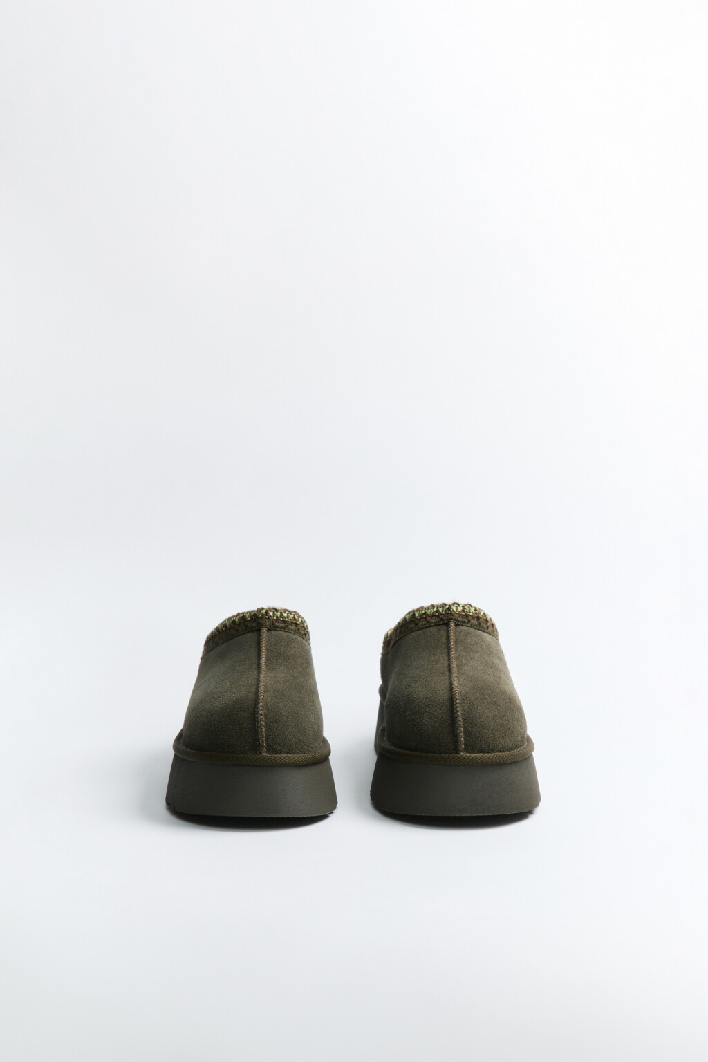 Ботинки-угги низкие замшевые с вышивкой - цвет зеленый - 2