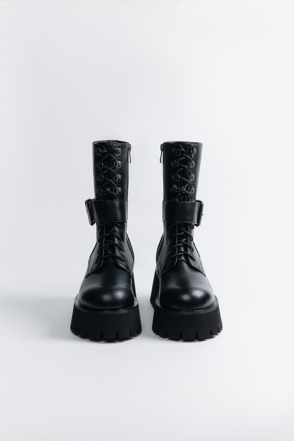 Ботинки со шнурками на массивной платформе - цвет черный - 3