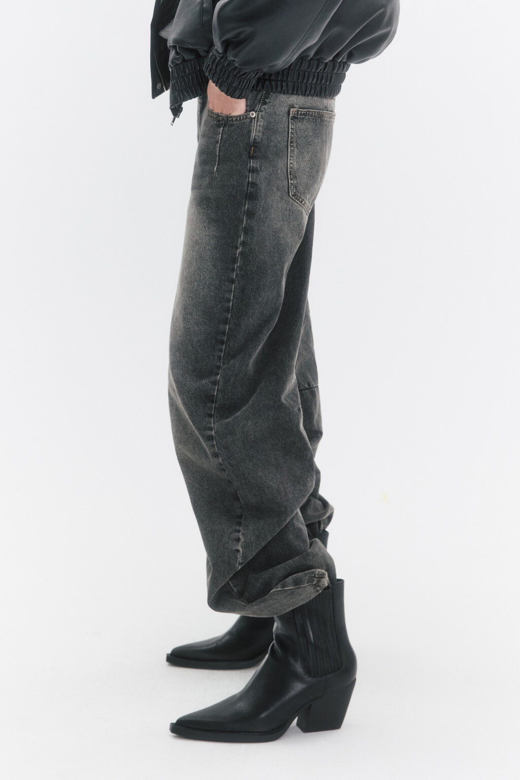 Ботинки-казаки со скошенным каблуком - цвет черный - 6