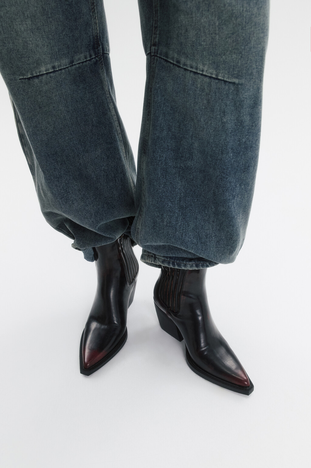 Ботинки-казаки со скошенным каблуком - цвет бордовый - 6