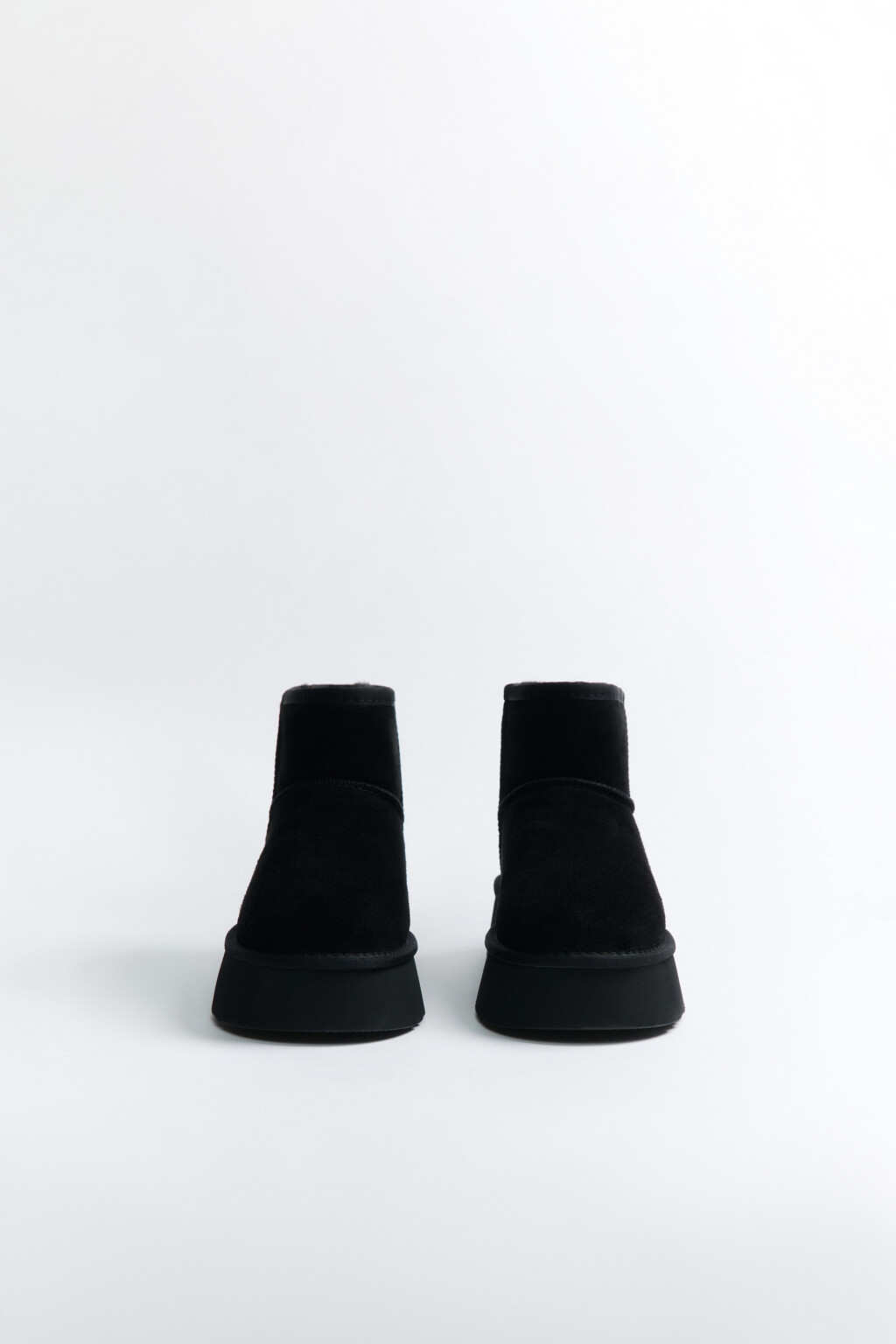 Ботинки-угги утепленные из натуральной замши - цвет черный - 2