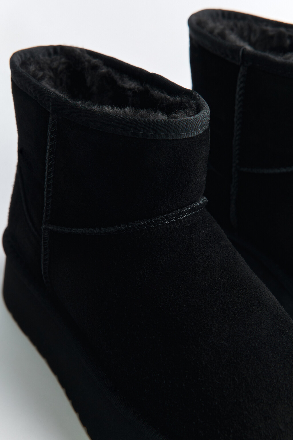 Ботинки-угги утепленные из натуральной замши - цвет черный - 4