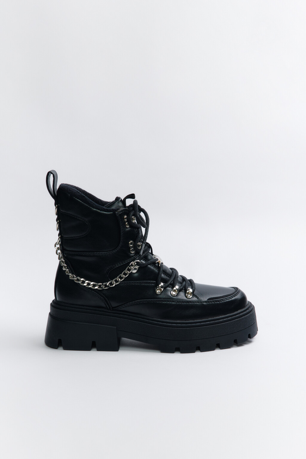 Ботинки на платформе с металлическим декором - цвет черный - 1
