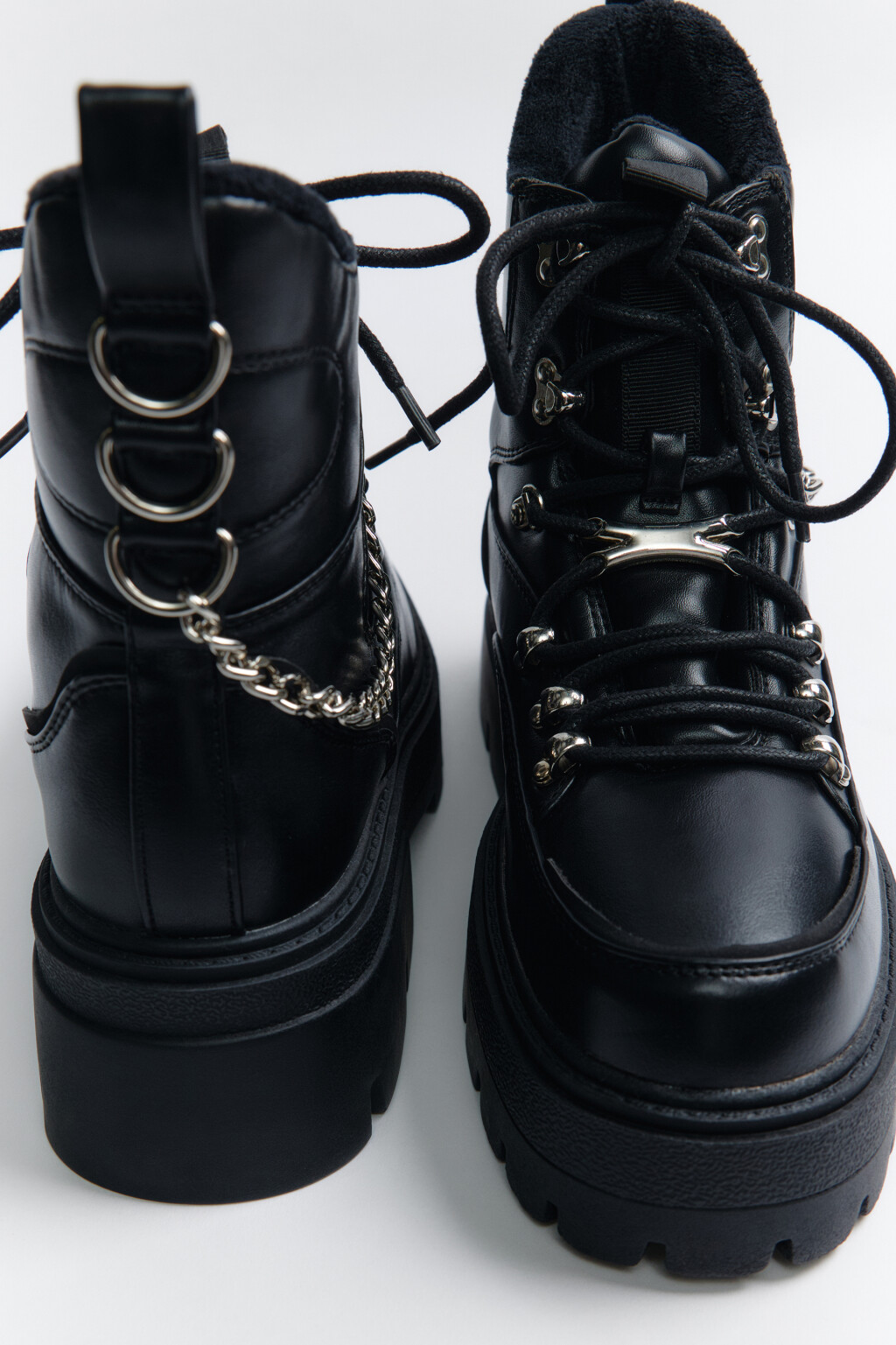Ботинки на платформе с металлическим декором - цвет черный - 4