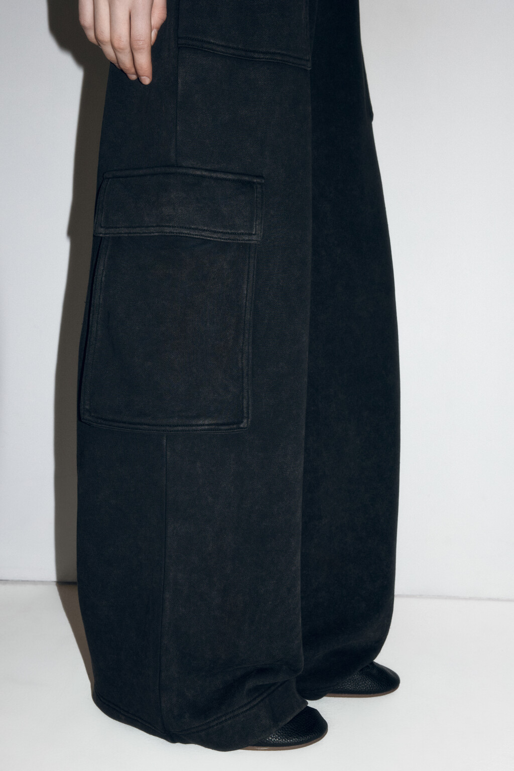 Брюки широкие трикотажные с накладными карманами - цвет серый - 6