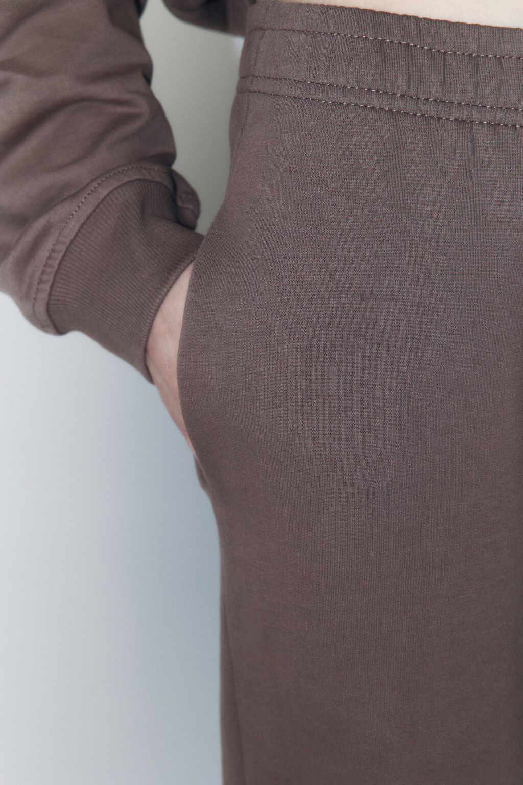Брюки-джоггеры базовые из хлопкового футера - цвет бежевый - 6