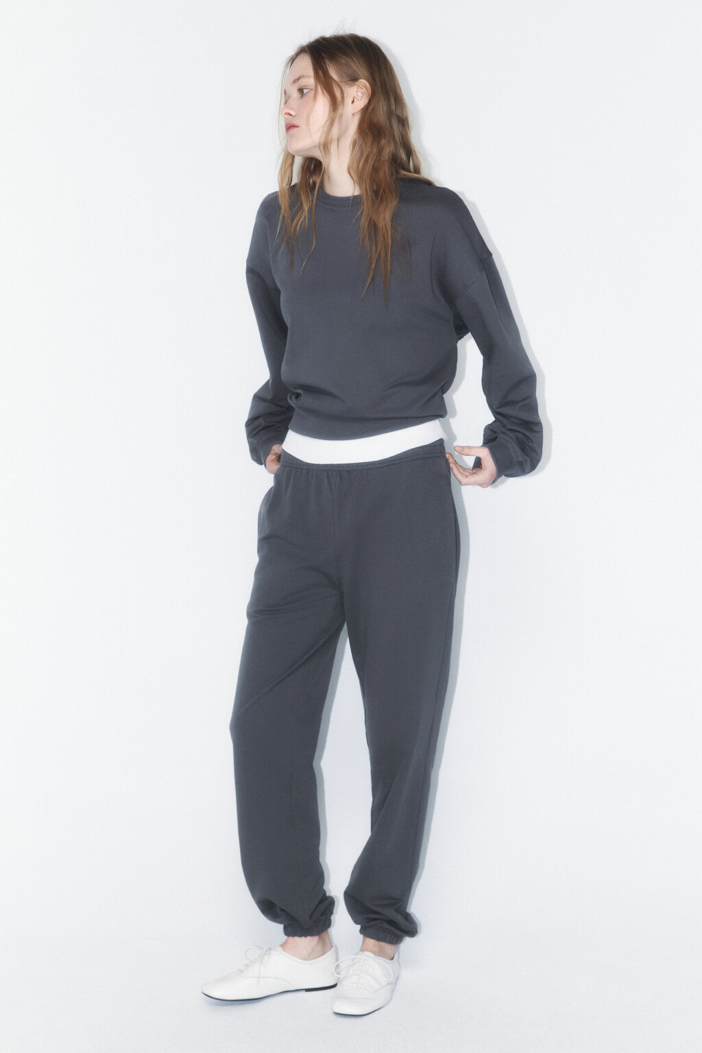 Брюки-джоггеры базовые из хлопкового футера - цвет серый - 4