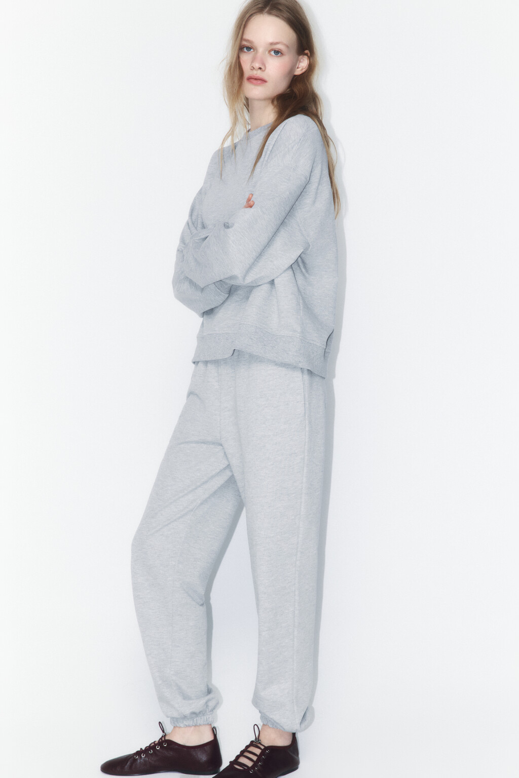 Брюки-джоггеры базовые трикотажные из футера - цвет серый - 1