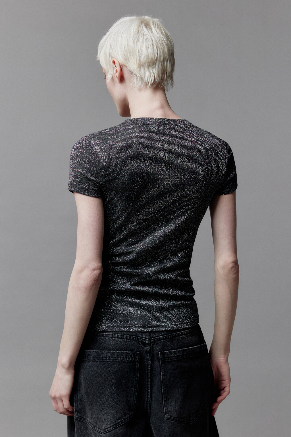 Футболка облегающая блестящая с люрексом - цвет черный - 4