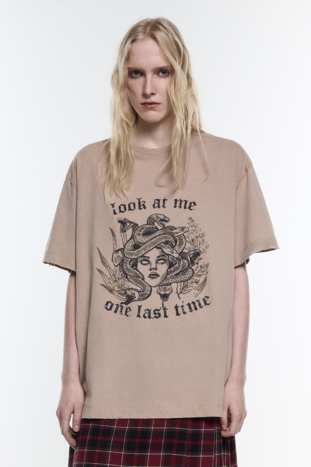 Футболка oversize с принтом в стиле гранж - цвет бежевый - 2