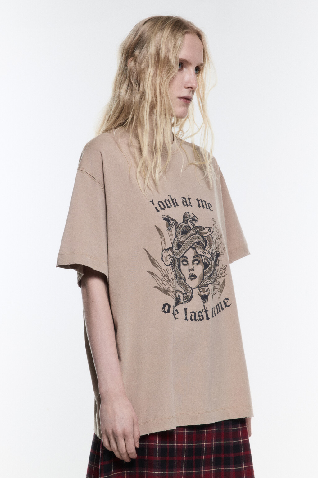 Футболка oversize с принтом в стиле гранж - цвет бежевый - 3