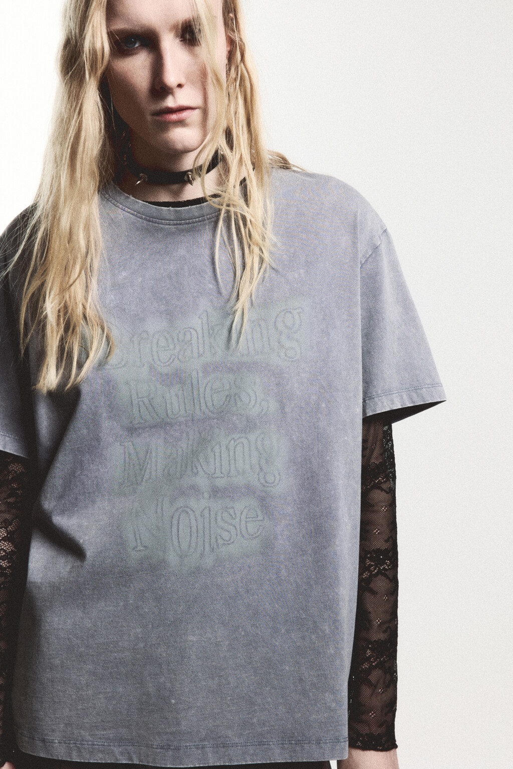 Футболка с вареным эффектом и принтом - цвет белый - 1