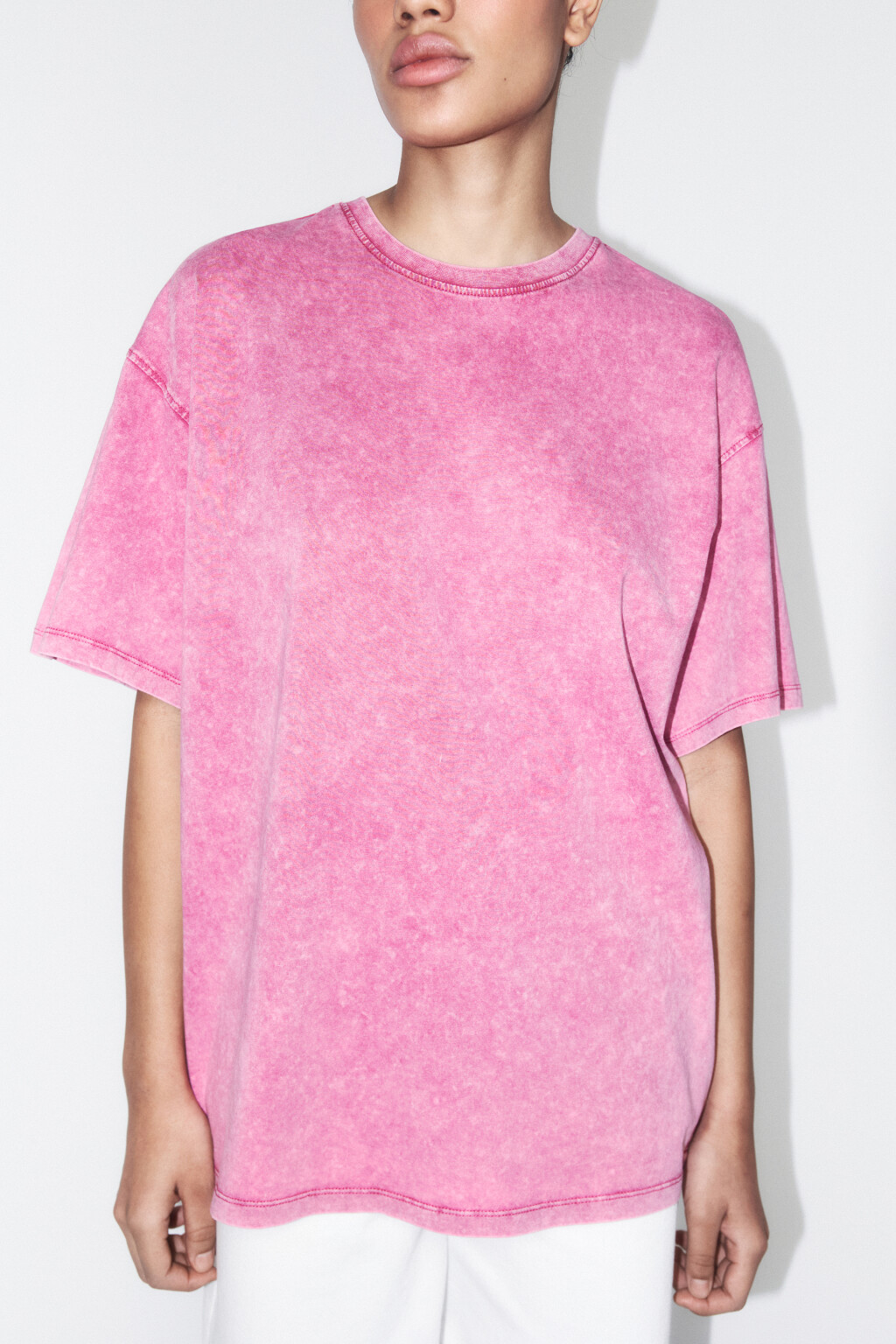 Футболка хлопковая с вареным эффектом - цвет розовый - 2