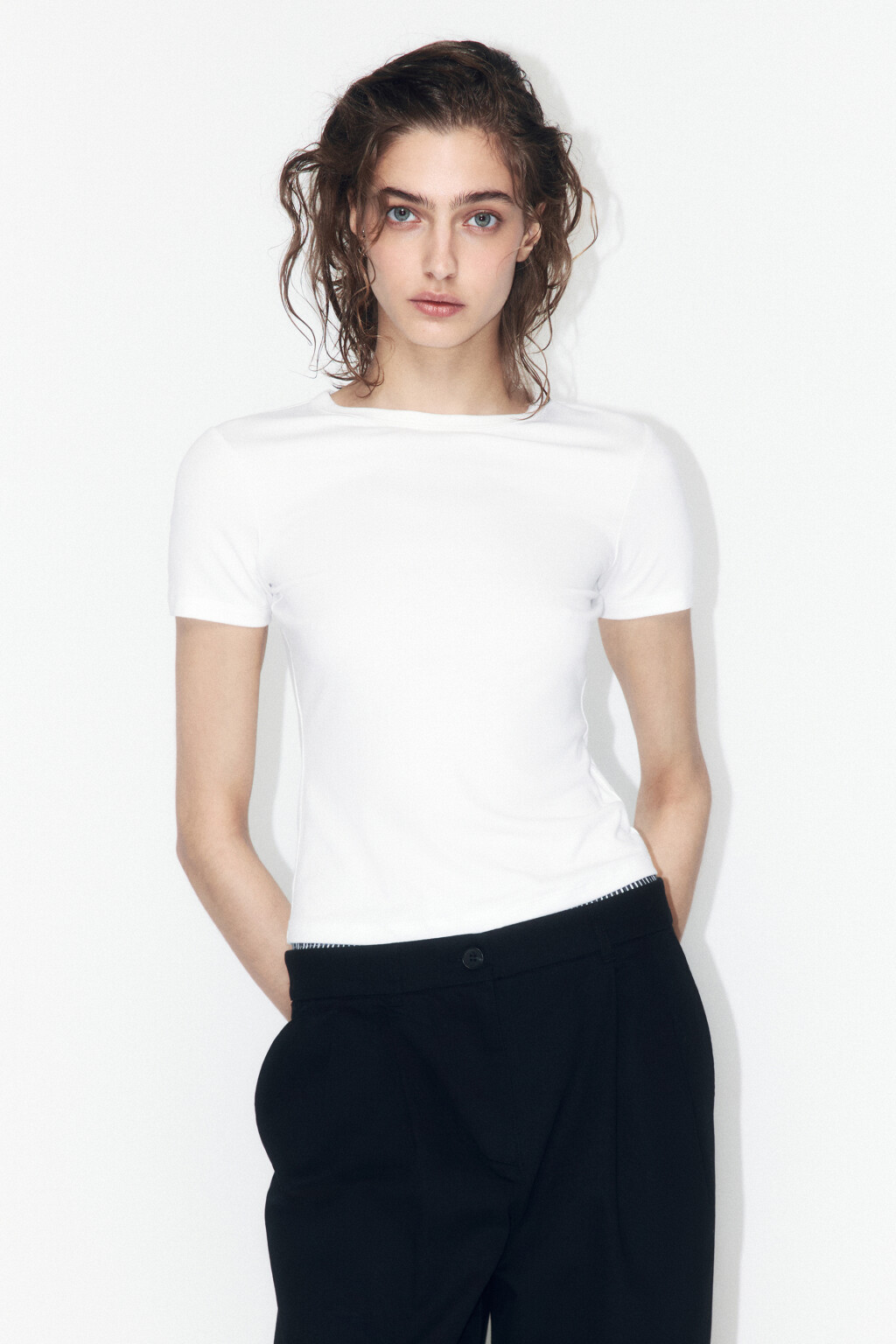 Футболка трикотажная из вискозы - цвет белый - 2