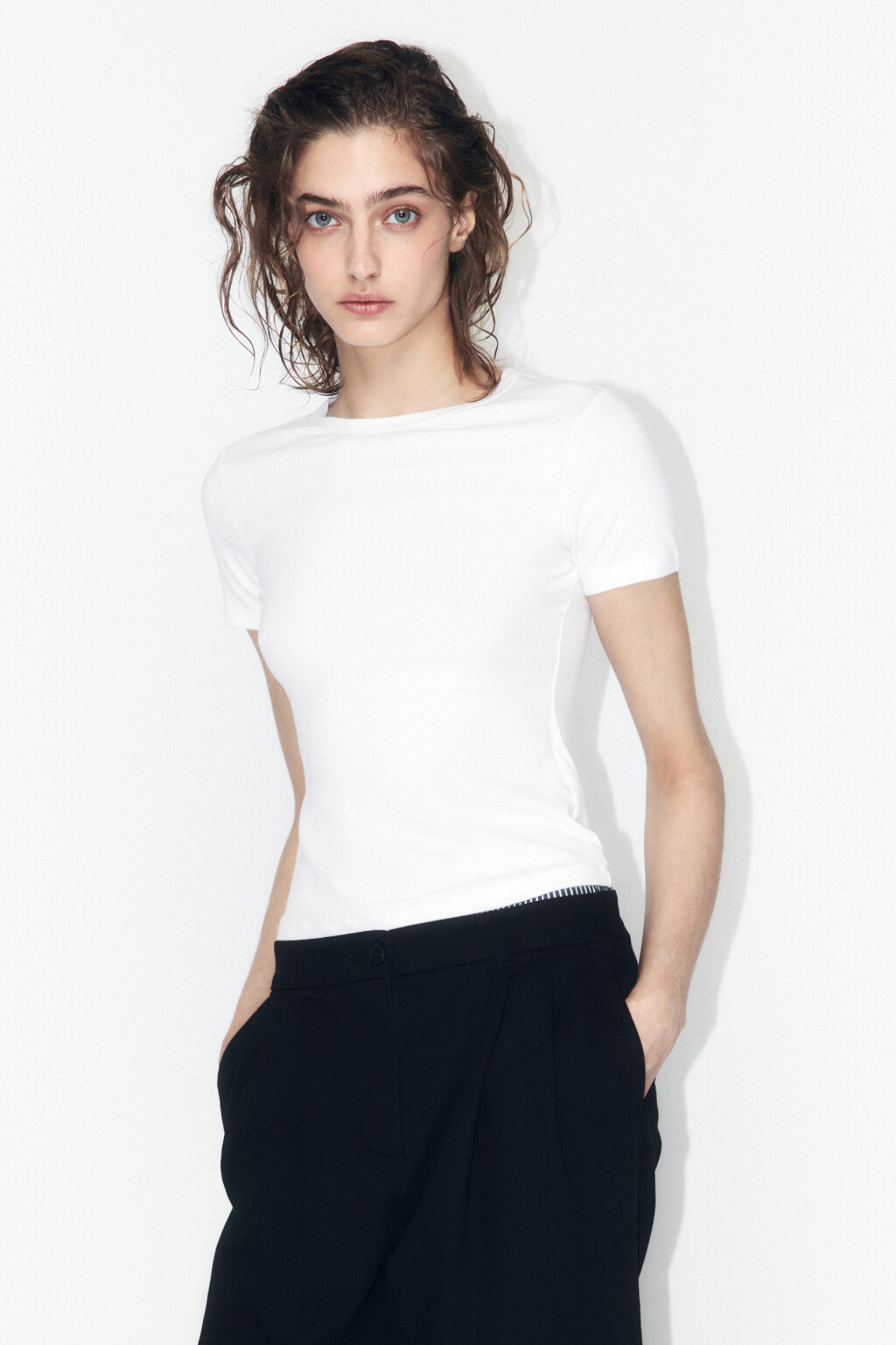 Футболка трикотажная из вискозы - цвет белый - 3