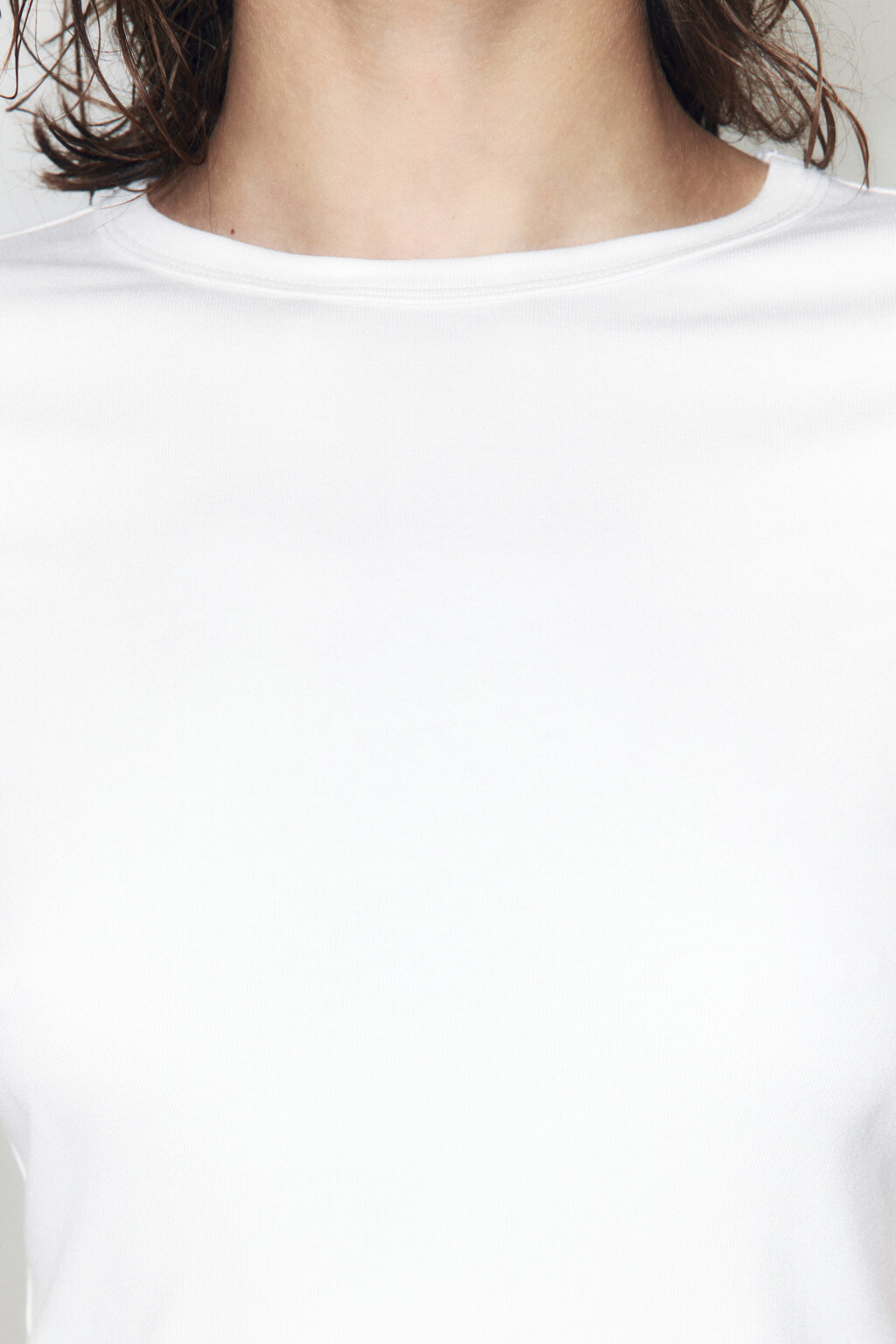 Футболка трикотажная из вискозы - цвет белый - 6