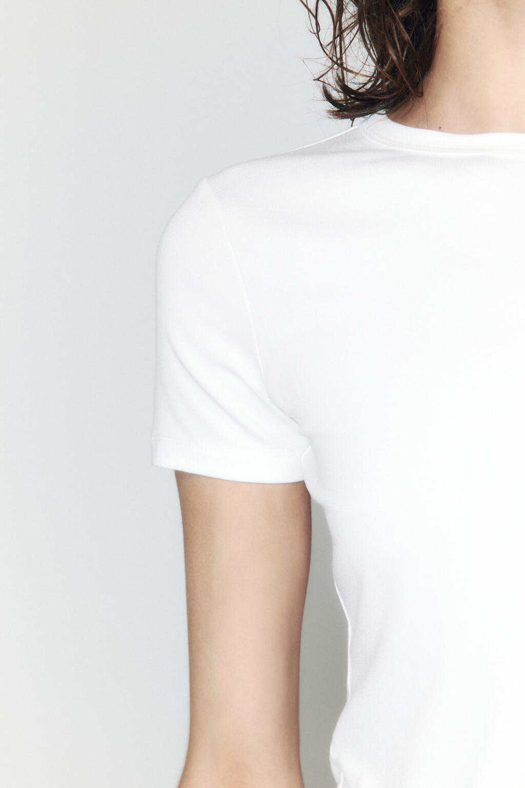 Футболка трикотажная из вискозы - цвет белый - 7