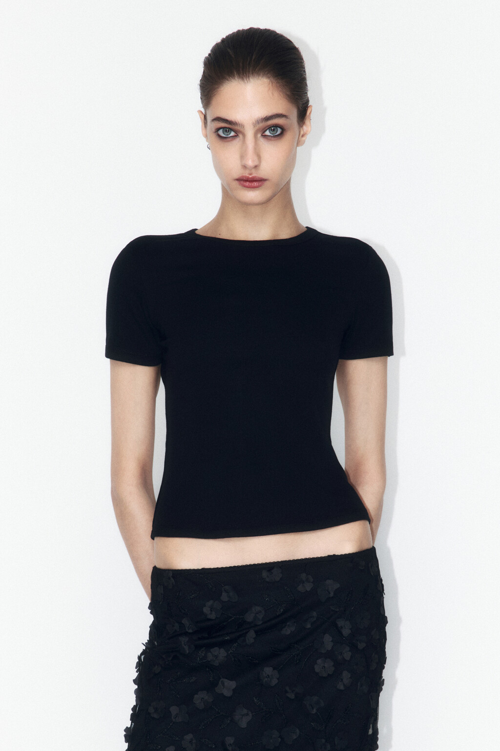 Футболка трикотажная из вискозы - цвет черный - 2