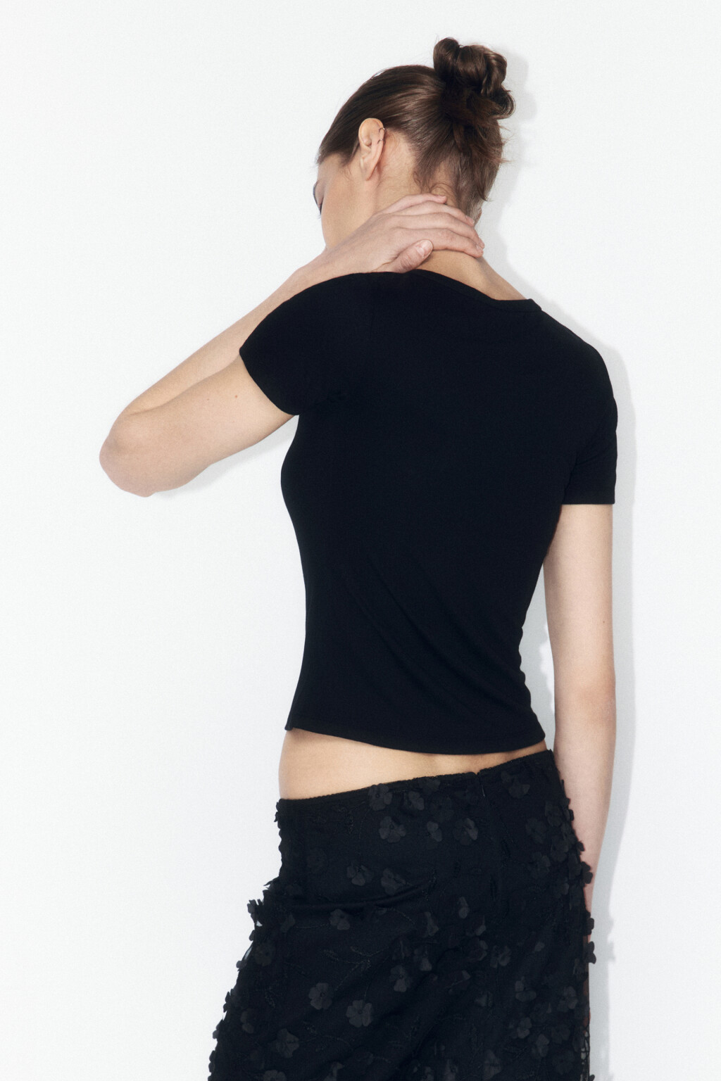 Футболка трикотажная из вискозы - цвет черный - 4