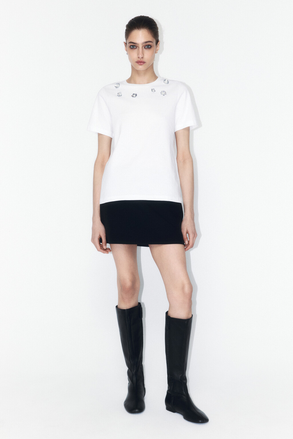 Футболка хлопковая с цветами из пайеток - цвет белый - 6