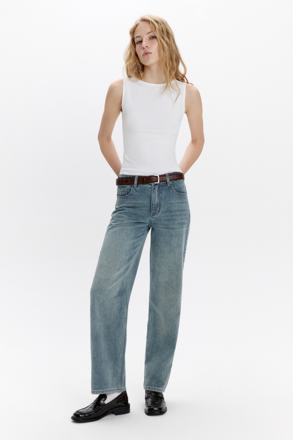 Майка вискозная с вырезом-лодочкой - цвет белый - 4