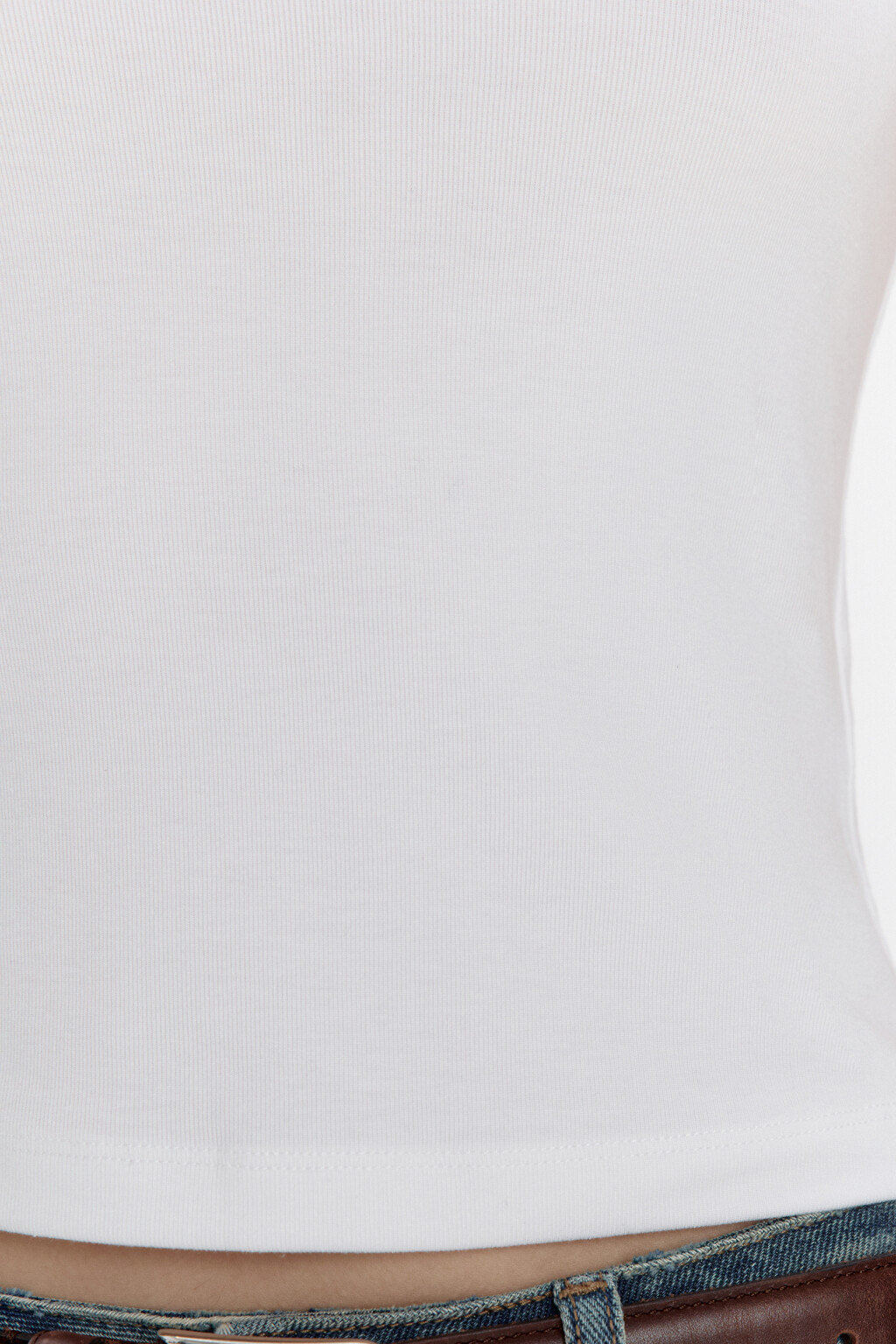 Майка вискозная с вырезом-лодочкой - цвет белый - 6