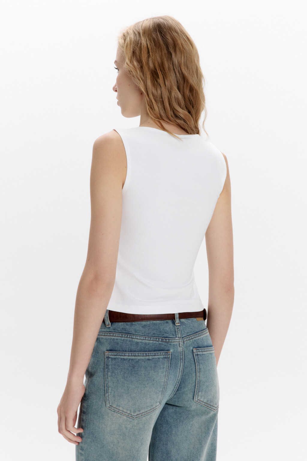 Майка вискозная с вырезом-лодочкой - цвет белый - 7