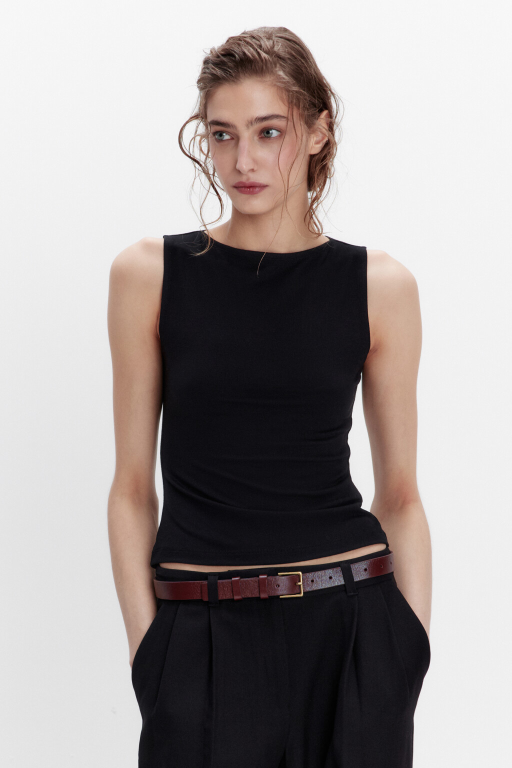 Майка вискозная с вырезом-лодочкой - цвет черный - 2