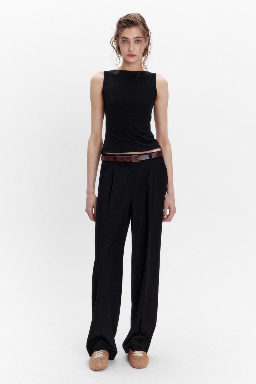 Майка вискозная с вырезом-лодочкой - цвет черный - 4