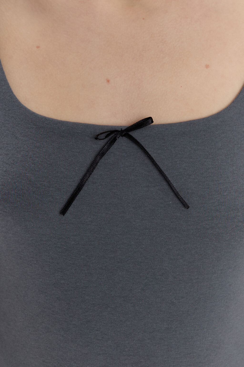 Боди-лонгслив с вырезом-каре и бантиком - цвет серый - 5