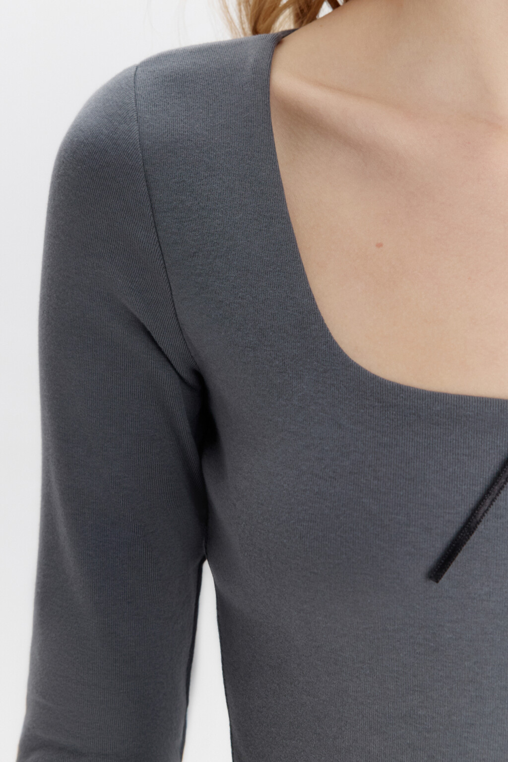 Боди-лонгслив с вырезом-каре и бантиком - цвет серый - 6