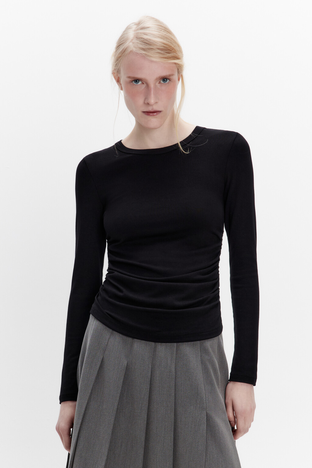 Лонгслив в рубчик вискозный с драпировками - цвет черный - 2