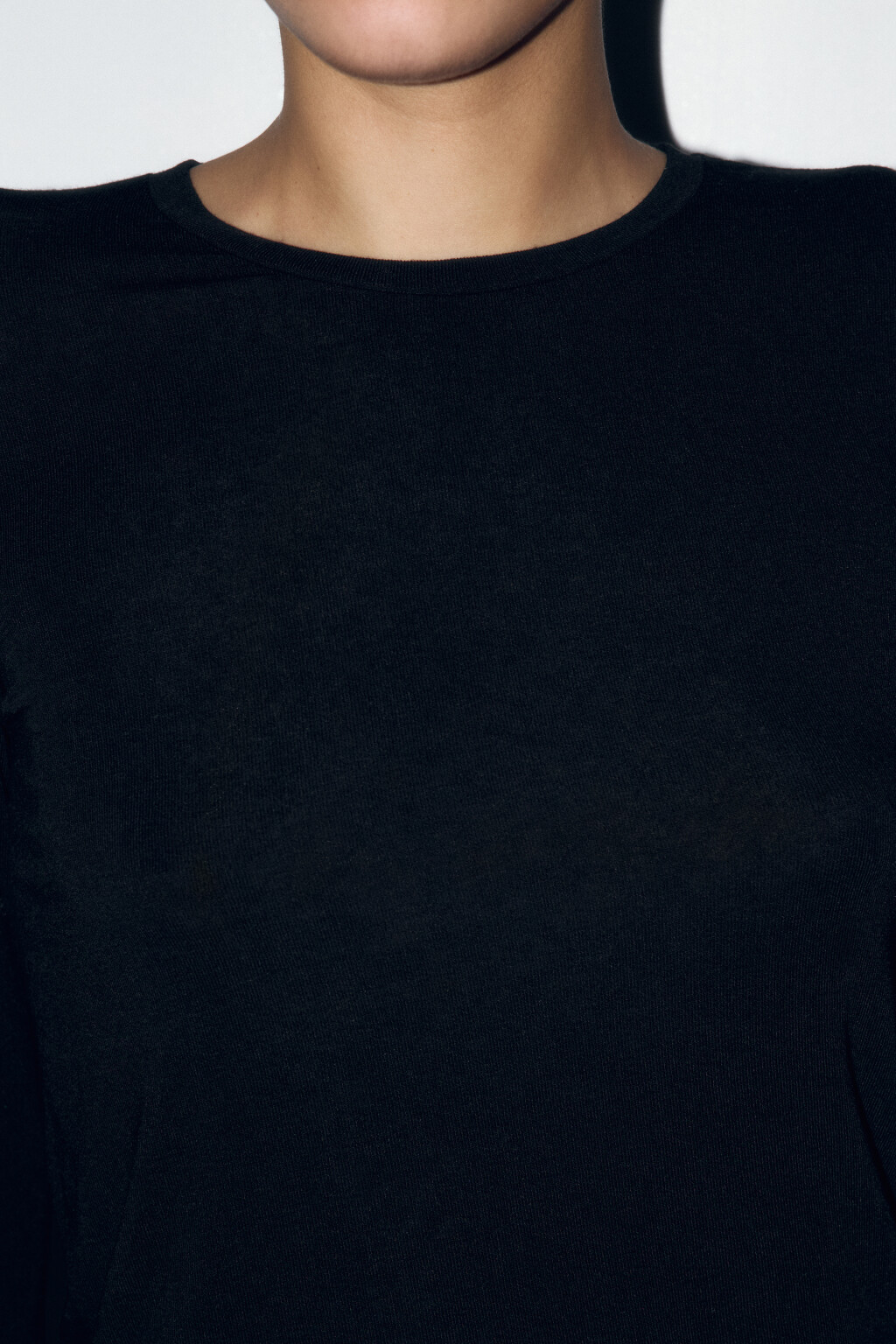Лонгслив трикотажный из тенсела и шерсти - цвет черный - 6