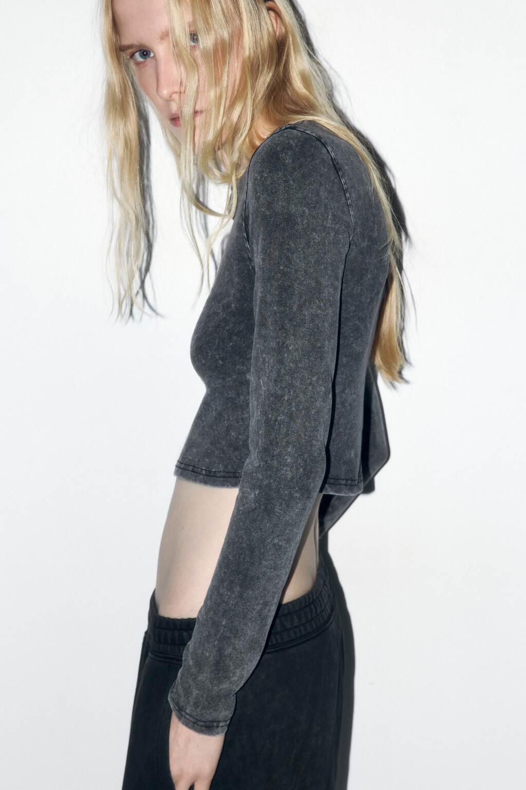 Лонгслив укороченный с вареным эффектом - цвет серый - 1