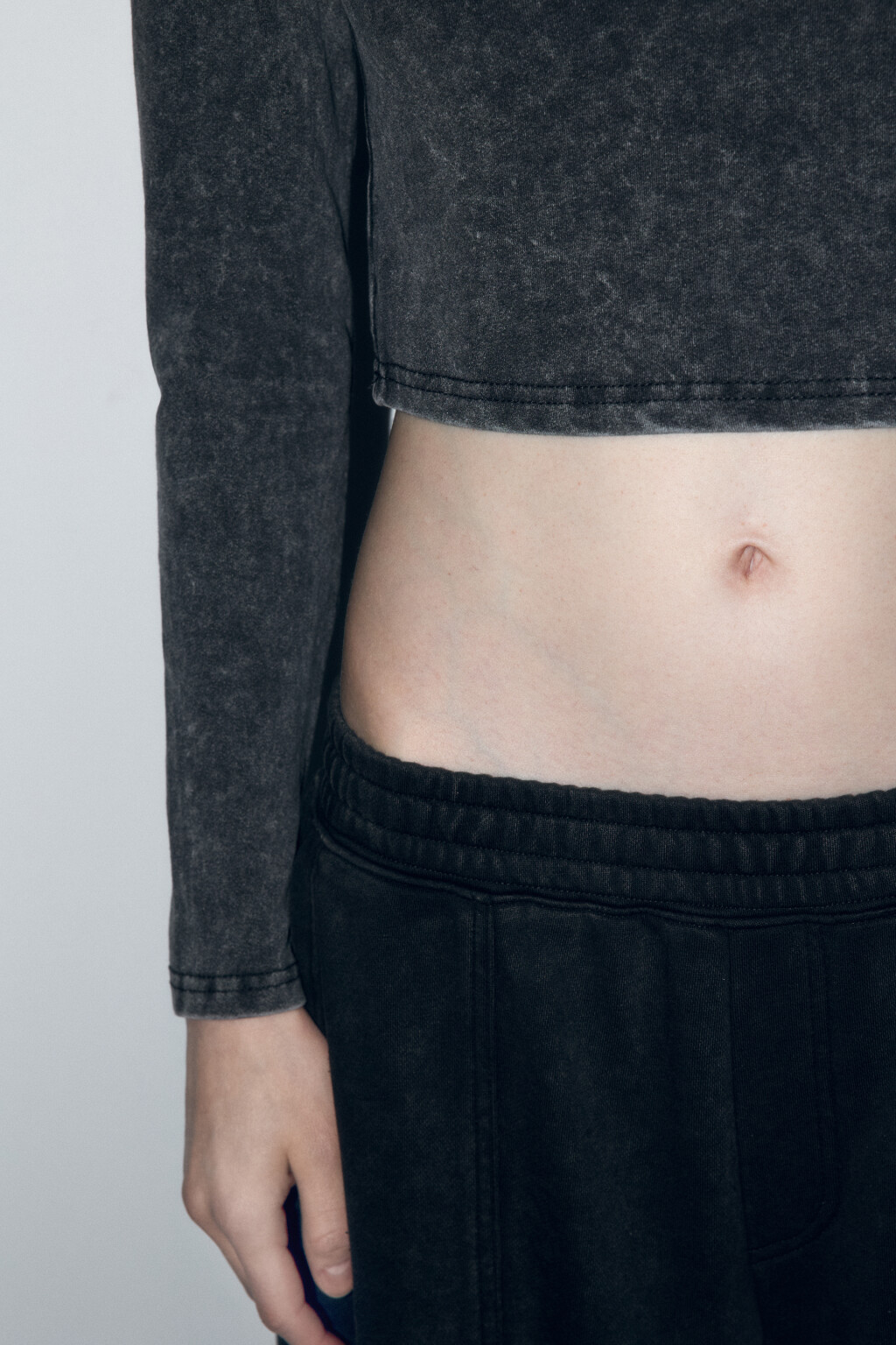 Лонгслив укороченный с вареным эффектом - цвет серый - 7