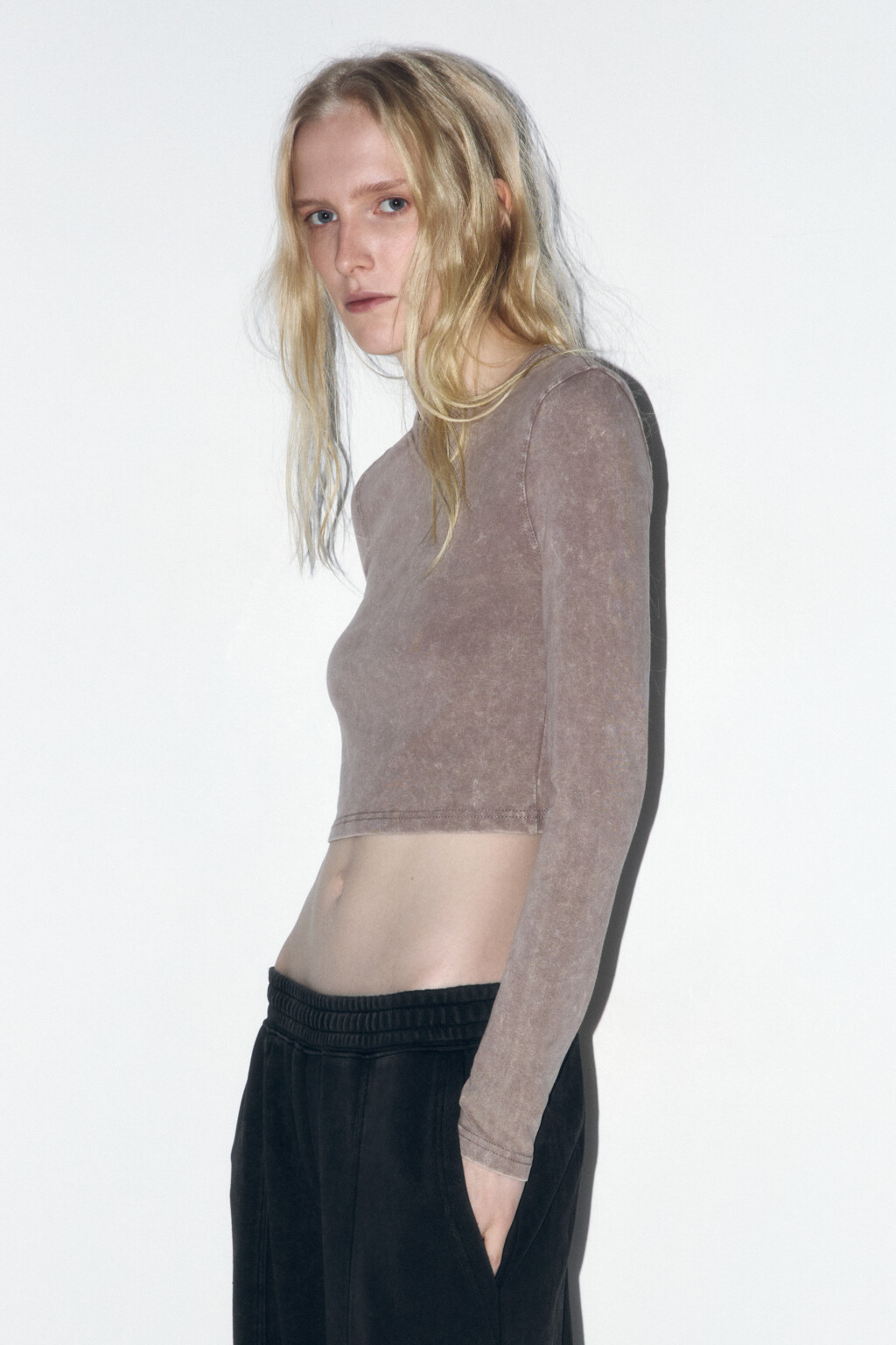 Лонгслив укороченный с вареным эффектом - цвет бежевый - 3