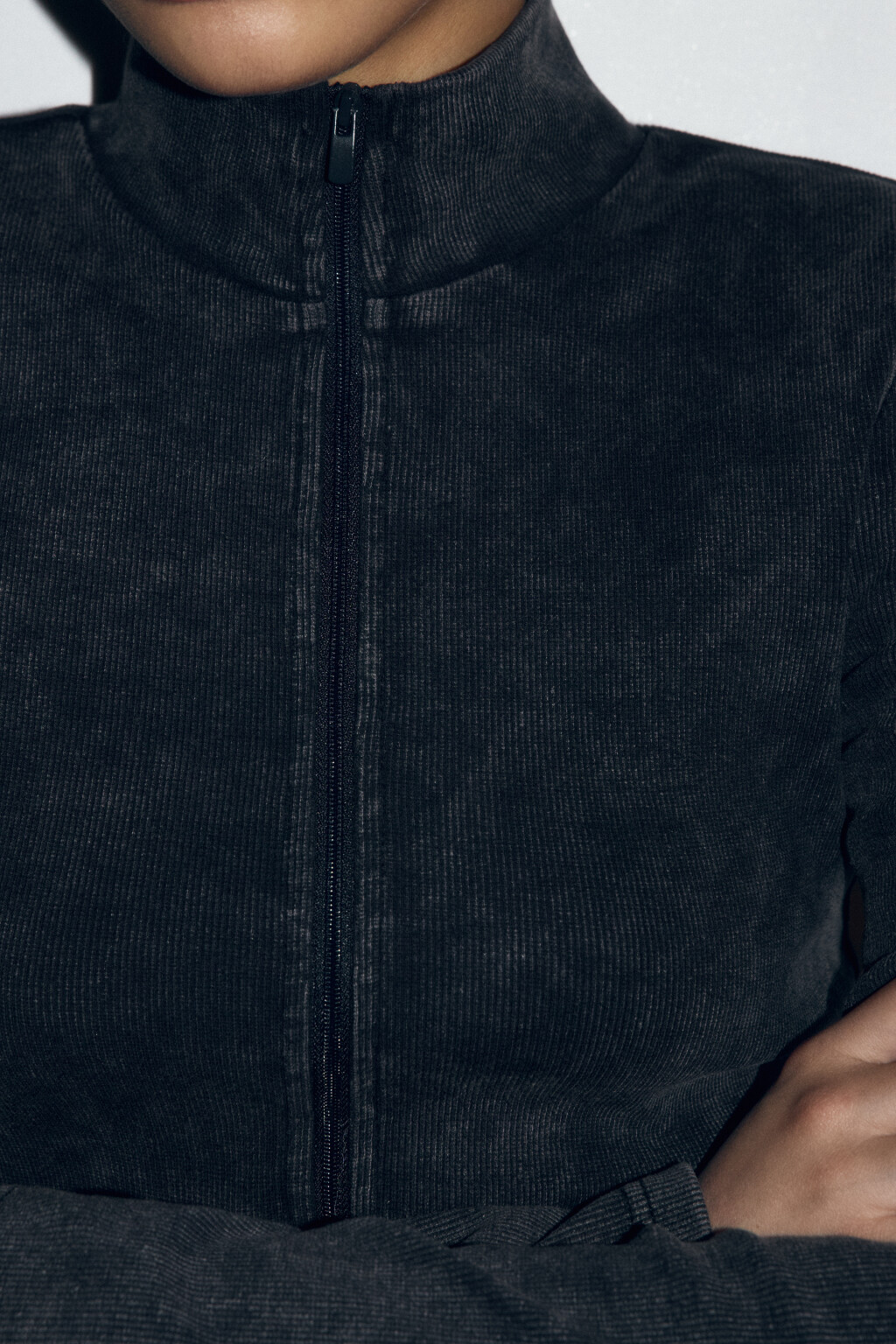 Лонгслив на молнии с воротником-стойкой - цвет серый - 6